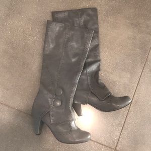 Great condition imatation leather boots.